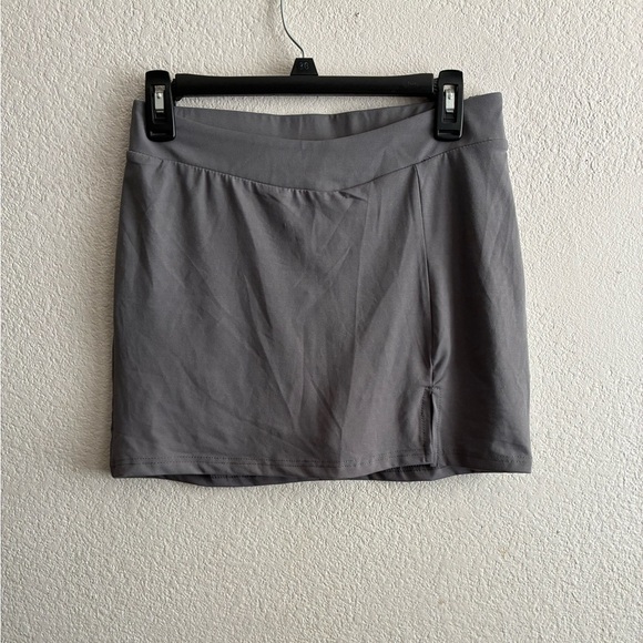 🆕Sheinbae Grey Mini Skort with Side Slit M🆕 - Picture 3 of 13